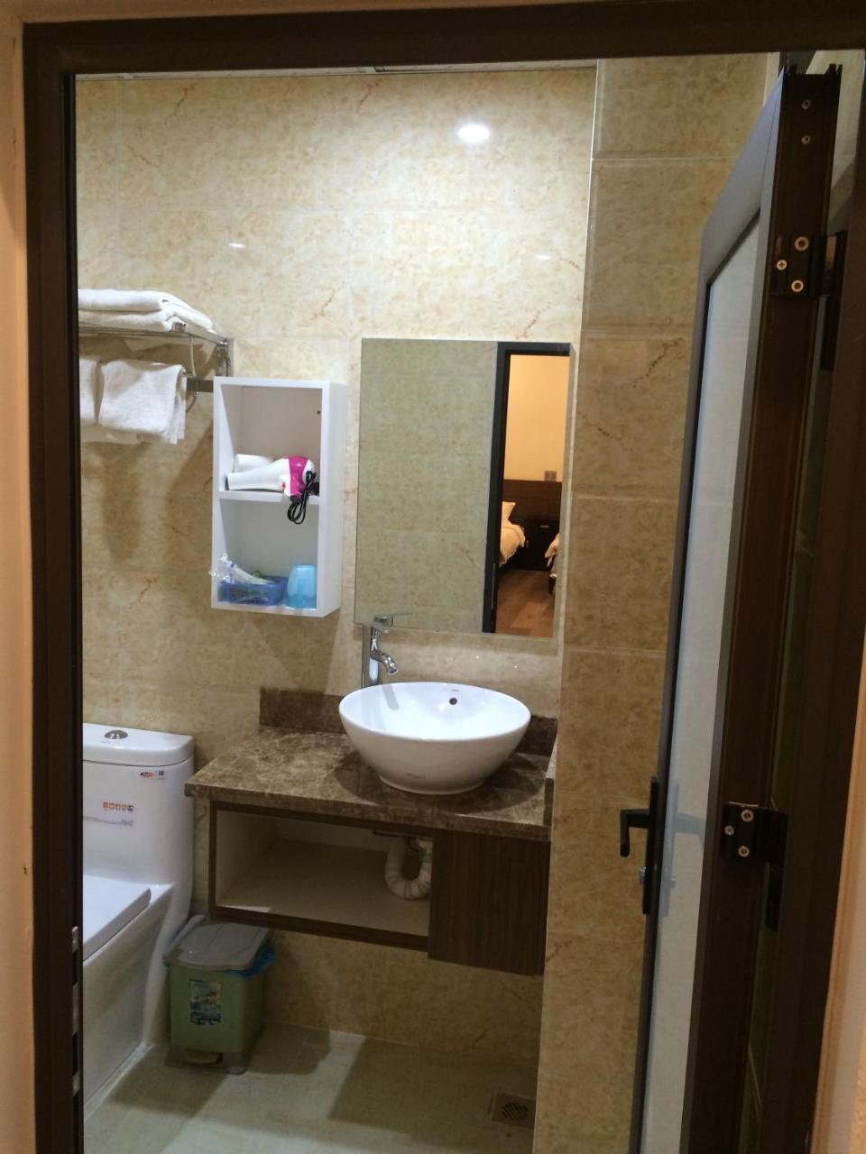 Khai Hoan Hotel Донґван Екстер'єр фото